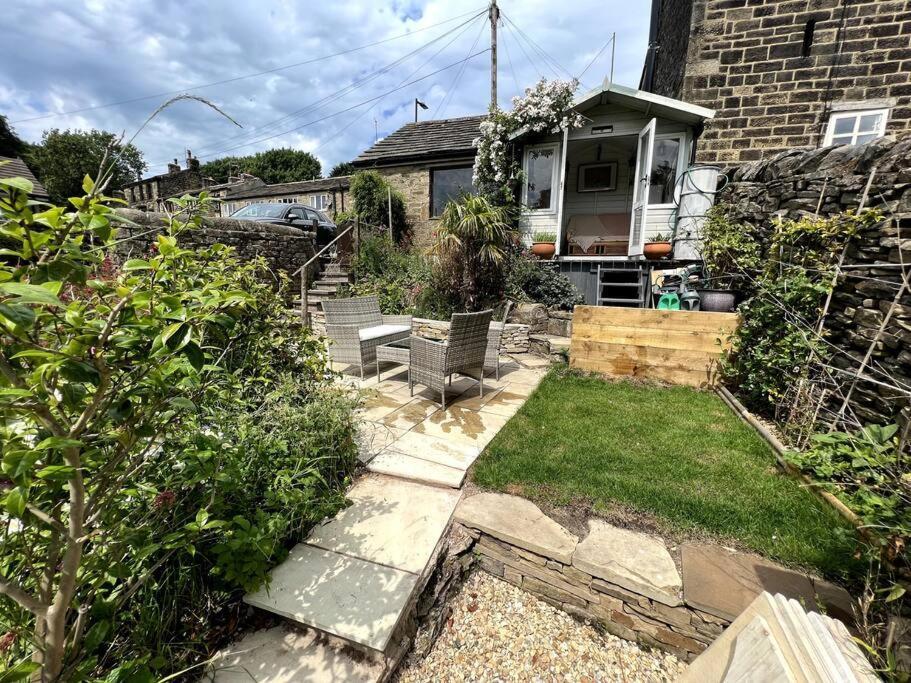 17Th Century Cottage With Hidden Garden Steeton Exterior photo